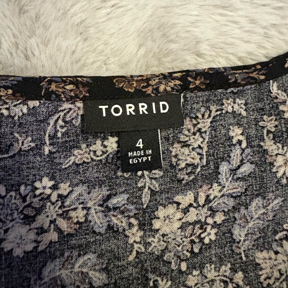Torrid Button Up Flowy Top - Picture 4 of 7